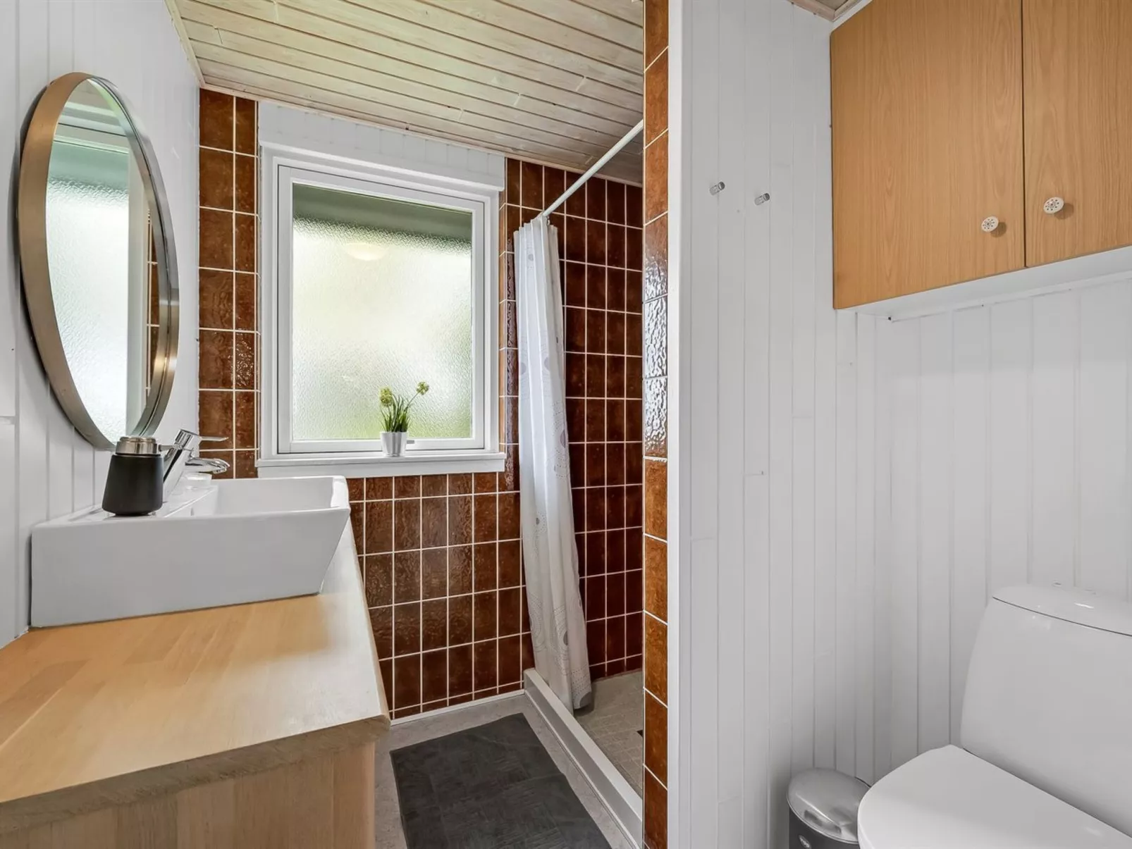 "Aleida" - 100m to the fjord-Inside