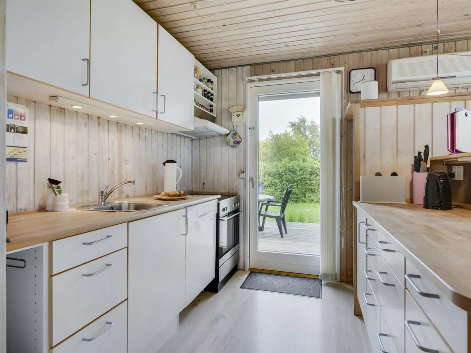 "Virpi" - 400m from the sea-Inside