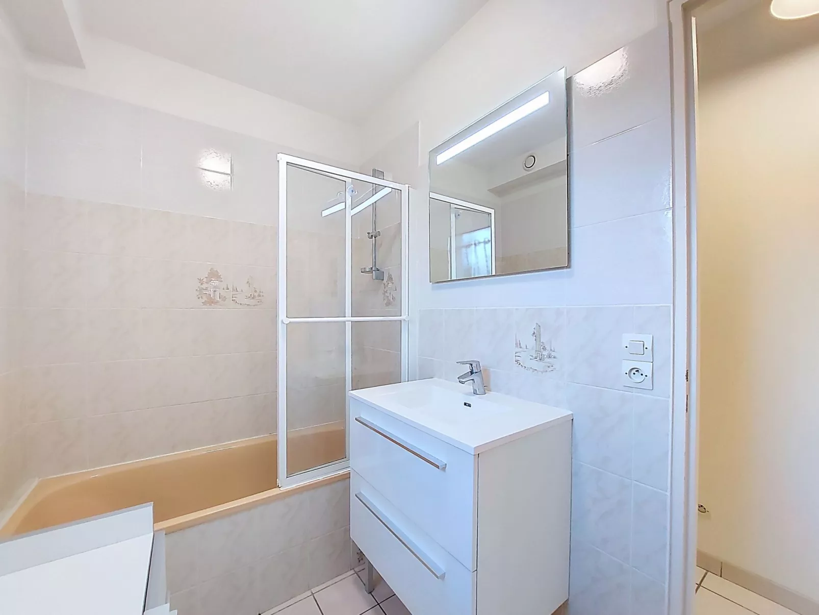 La Grande Côte-Inside