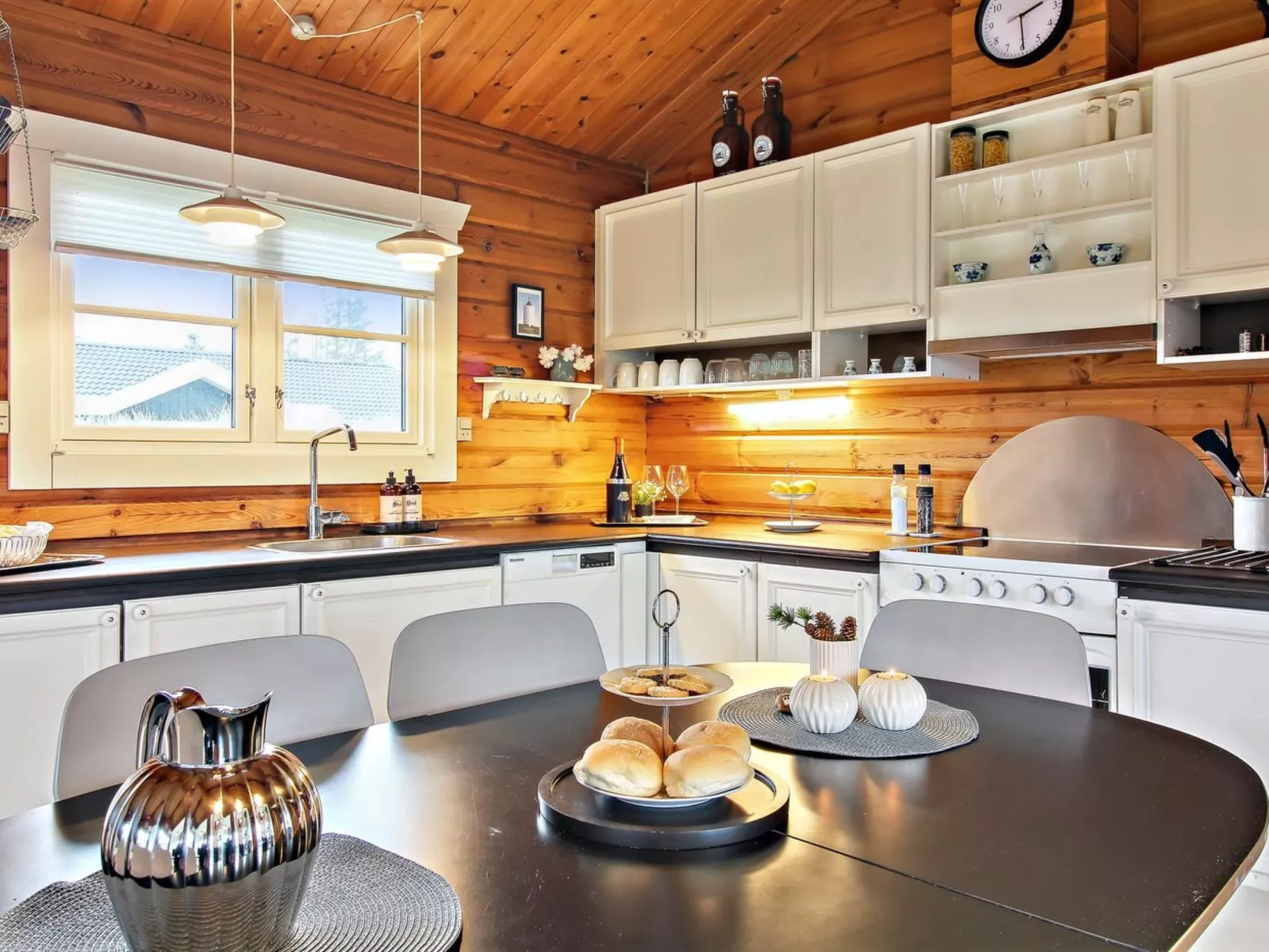 "Awarth" - 500m from the sea-Inside