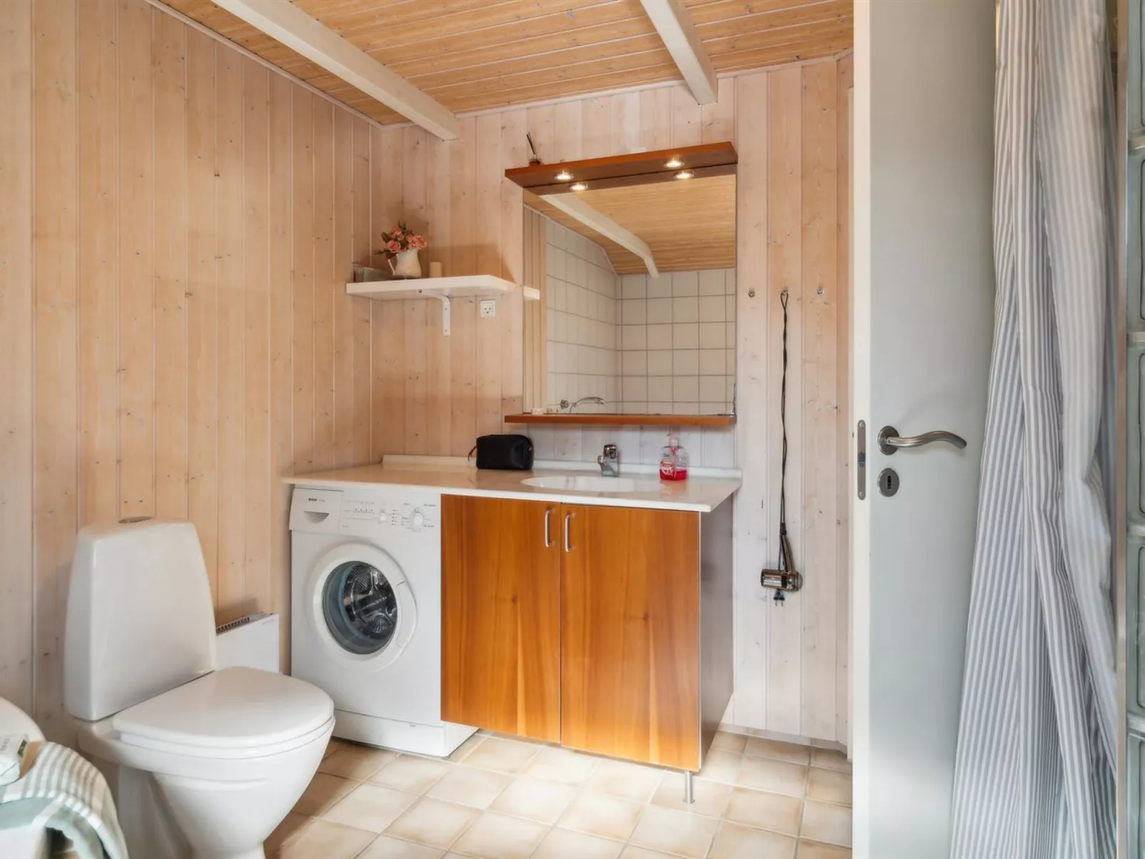 "Amola" - 1.6km from the sea-Inside