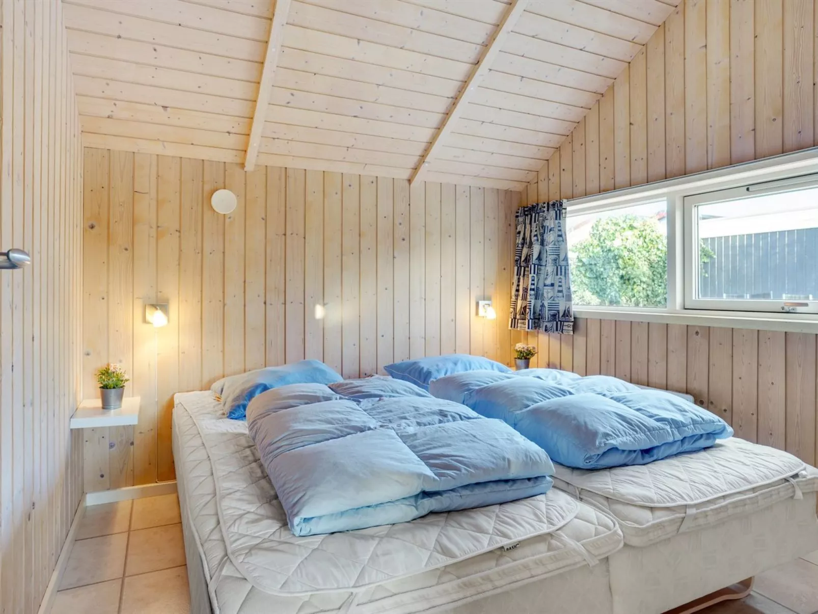 "Gertrud" -  from the sea-Drinnen