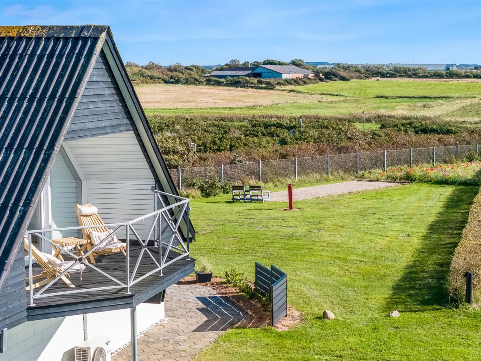 "Dunja" - 200m to the fjord-Draußen