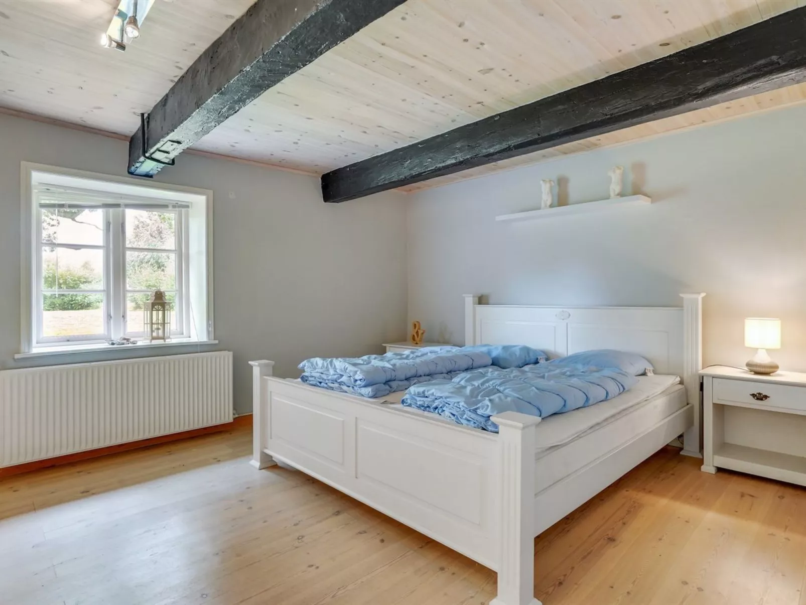 "Knut" - 10km from the sea-Inside