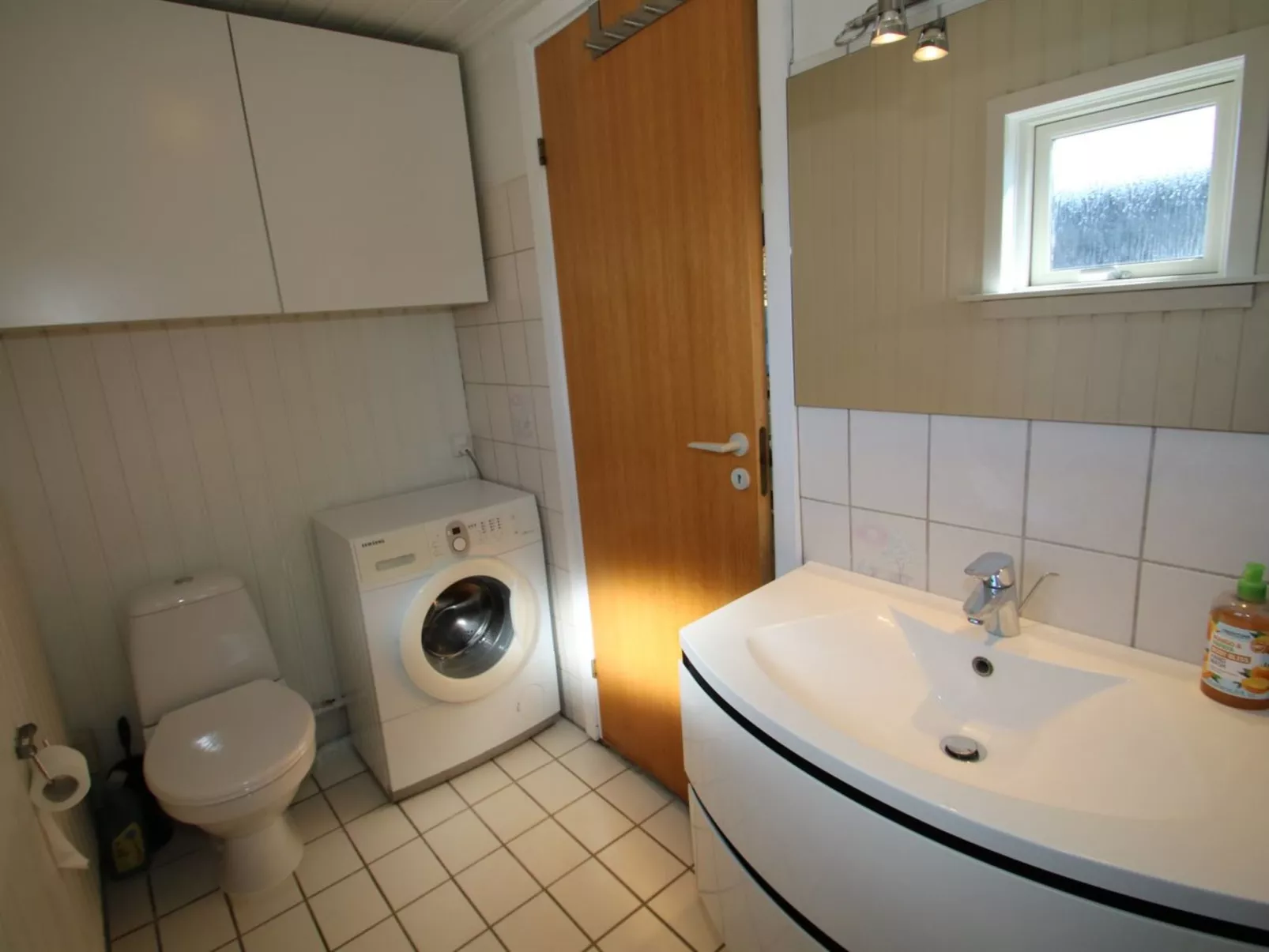 "Sauli" - 200m to the fjord-Drinnen