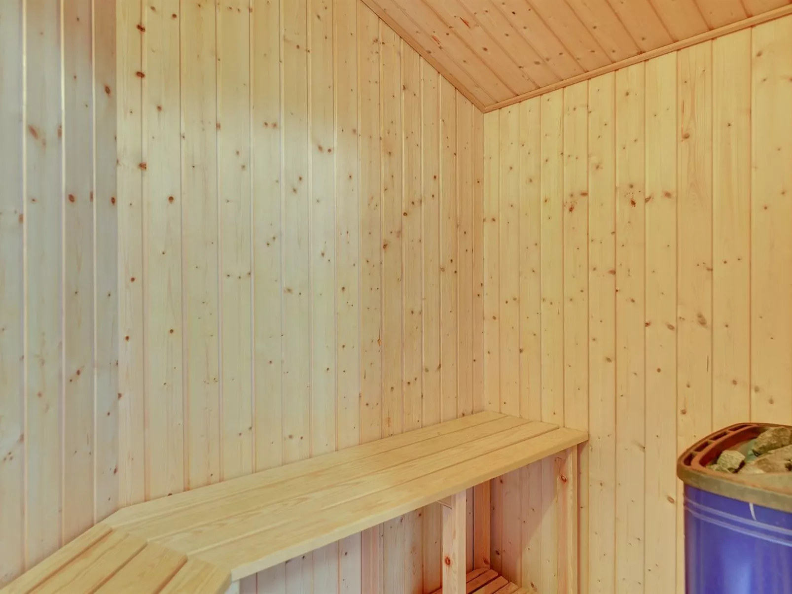 "Hildegarde" - 900m from the sea-Inside