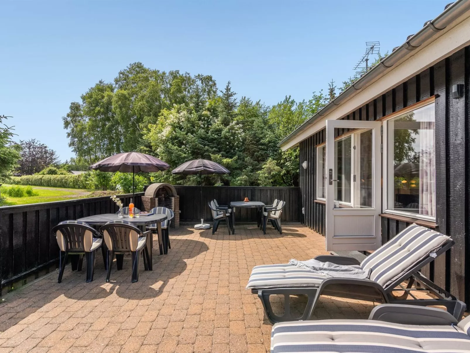 "Zenitha" - 300m from the sea-Draußen