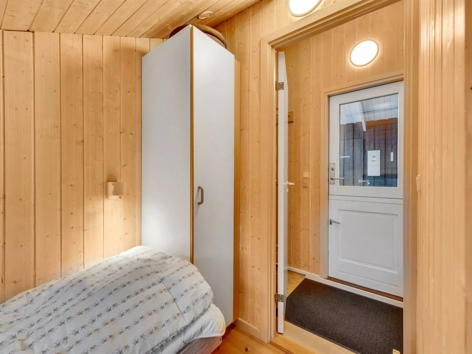 "Durita" - 600m to the fjord-Drinnen