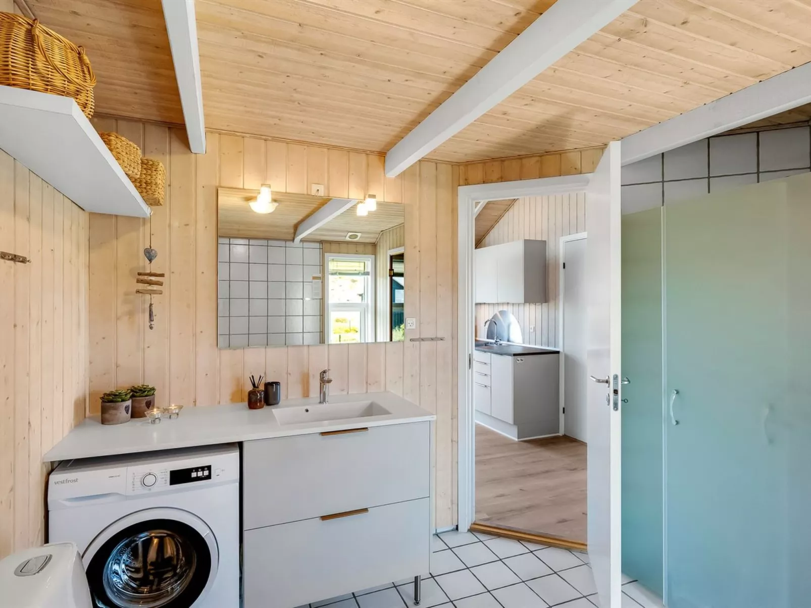 "Fejzo" - 700m to the fjord-Inside