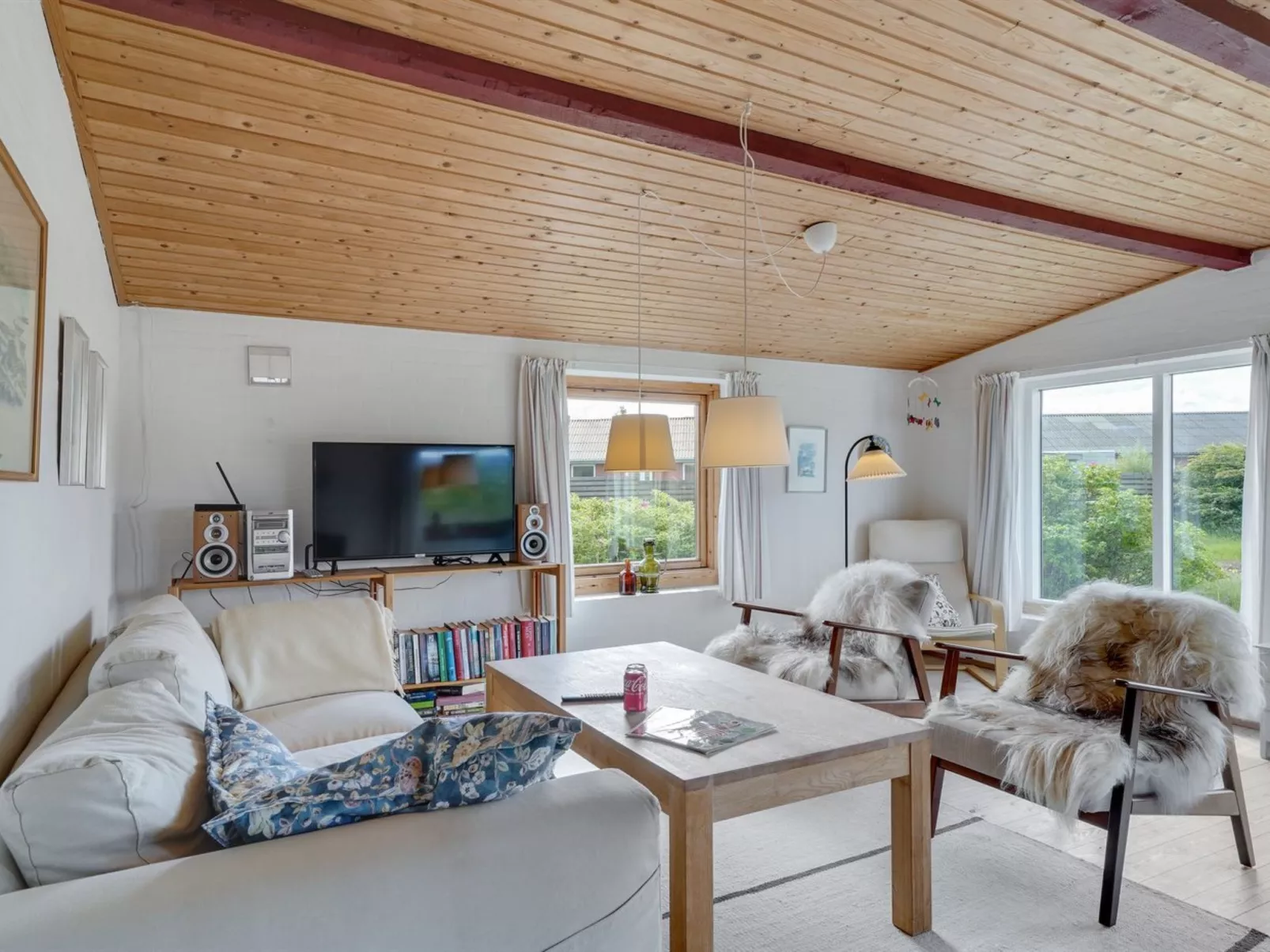 "Suki" - 650m from the sea-Inside