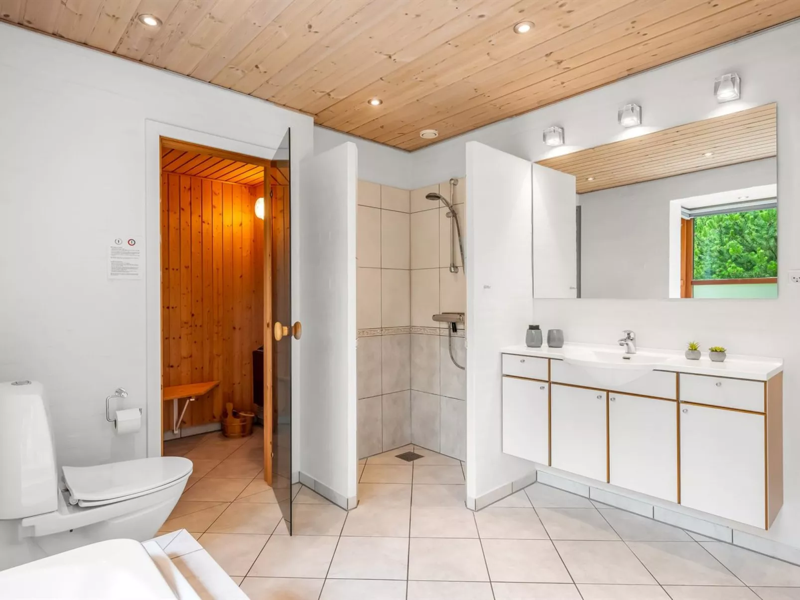 "Thormar" - 1.5km from the sea-Inside