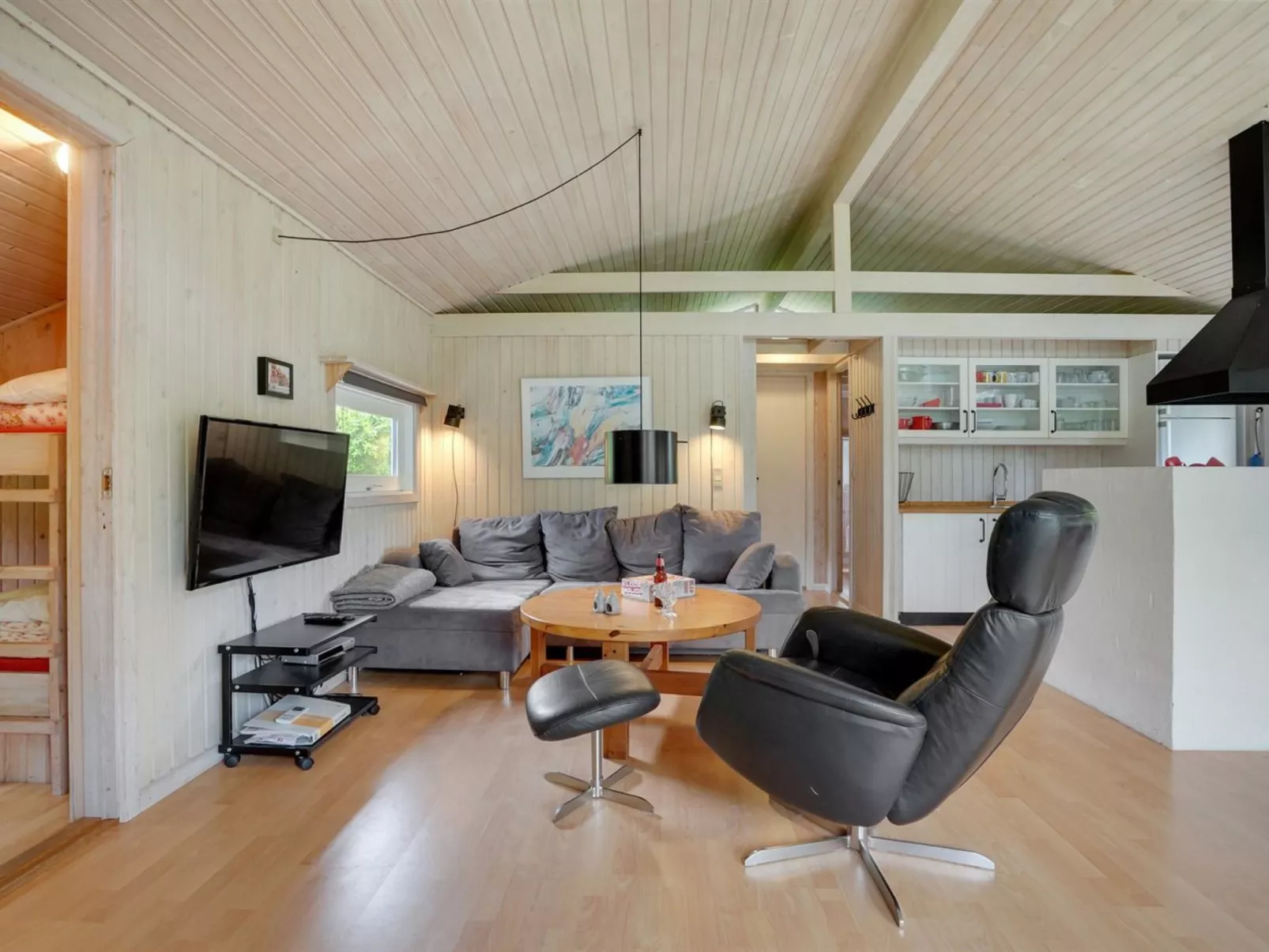 "Evan" - 1.3km from the sea-Inside