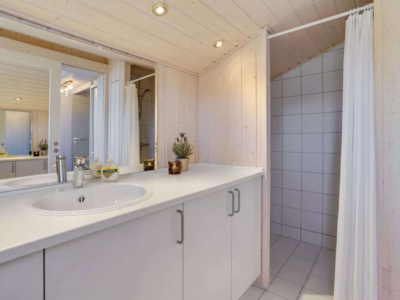 "Fanney" - 100m from the sea-Inside