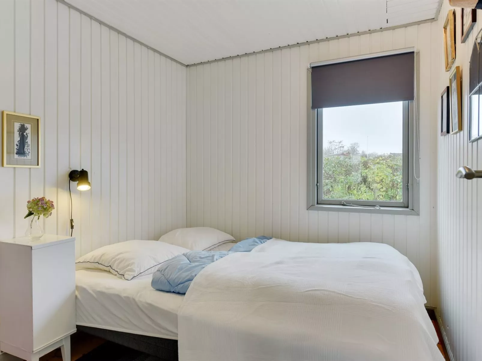 "Roar" - 500m from the sea-Drinnen