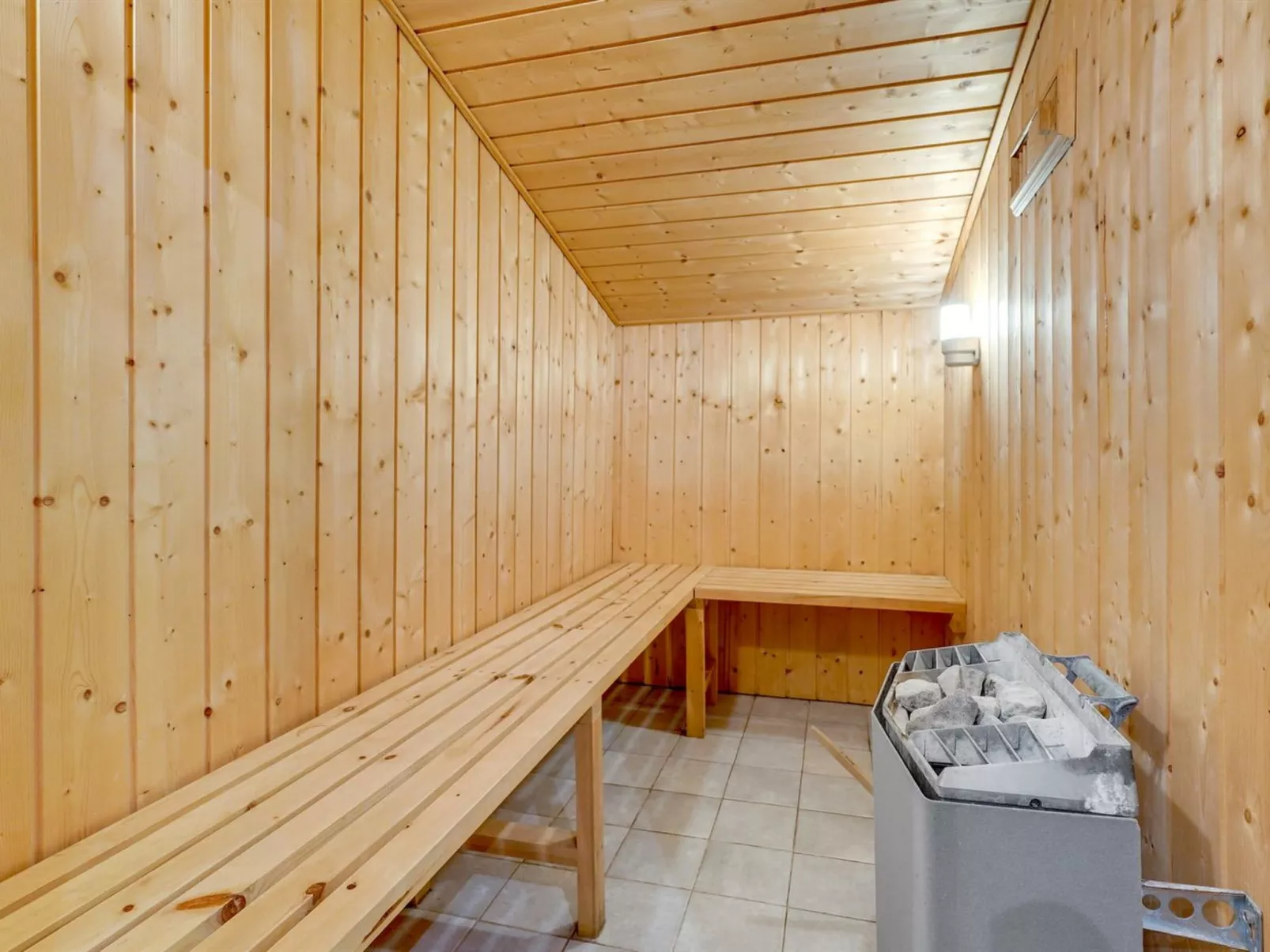 "Aileen" - 900m from the sea-Inside