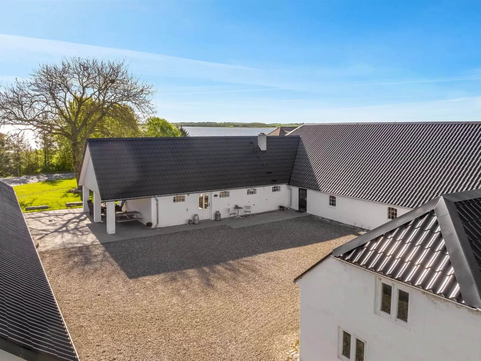 "Kara" - 100m to the fjord-Draußen