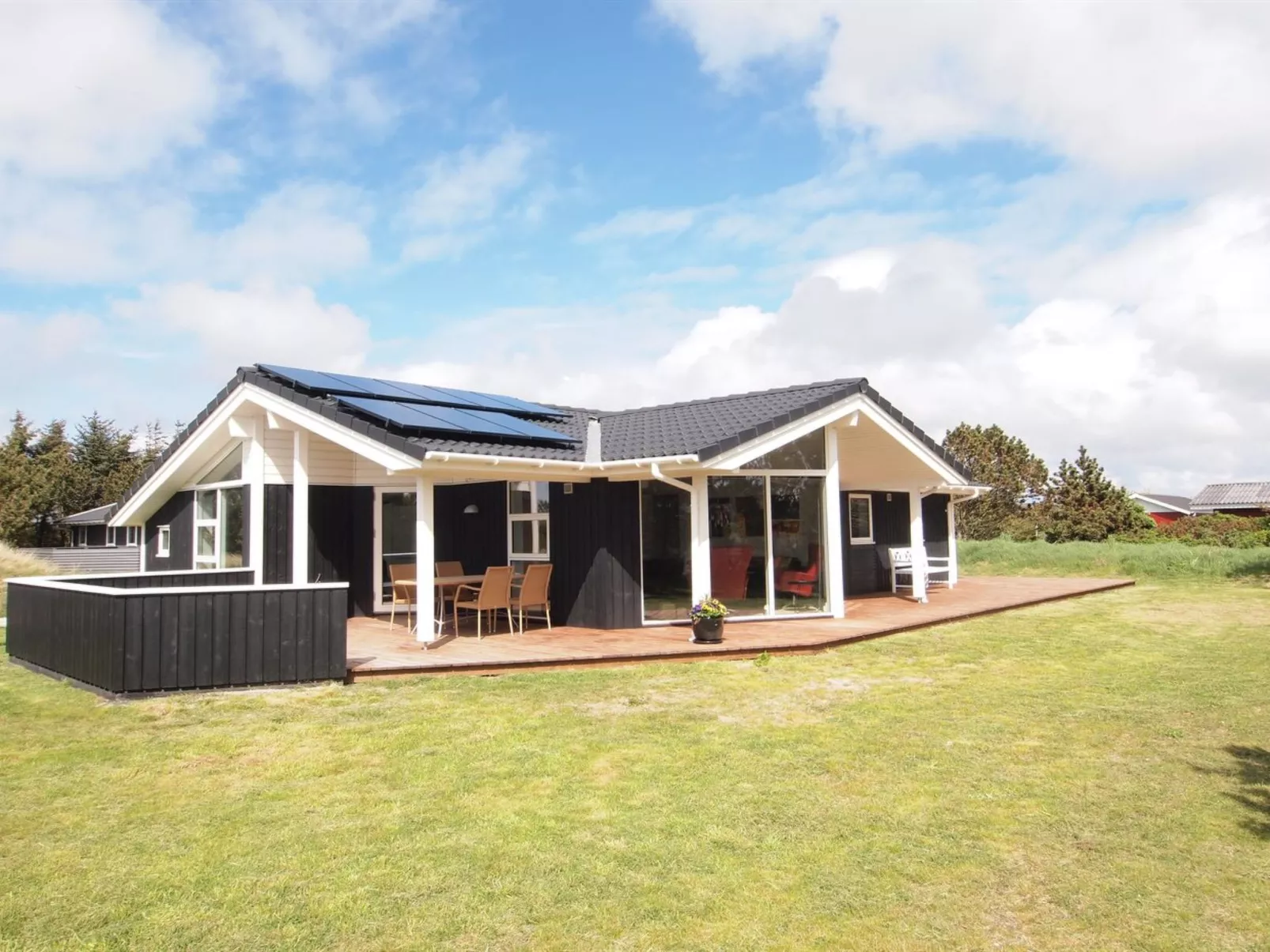 "Helen" - 500m to the fjord-Outside