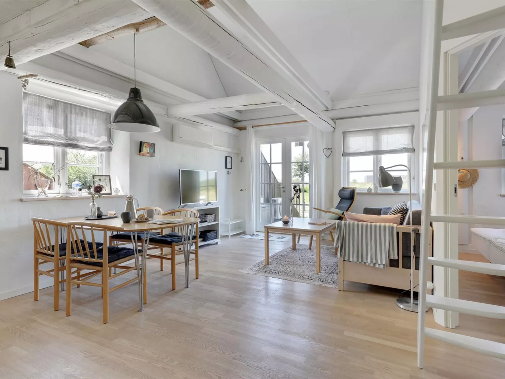 "Antine" - 6km from the sea-Drinnen