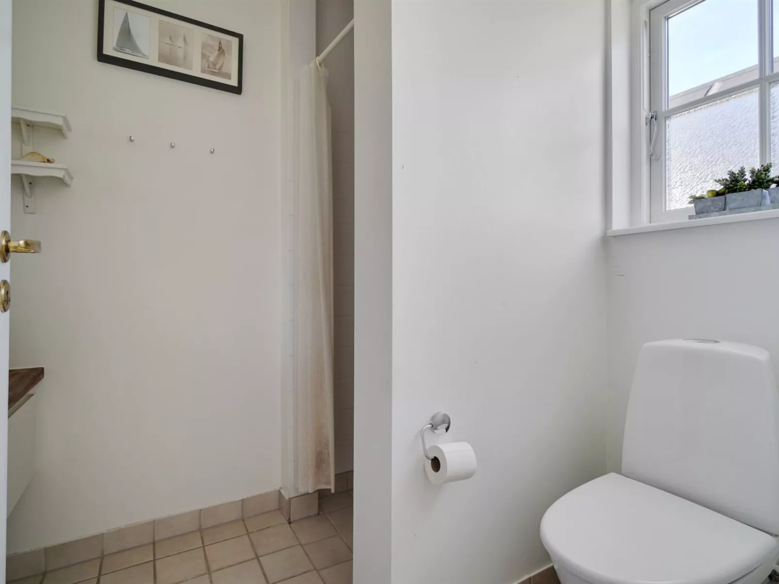 "Anniek" - 1km to the fjord-Inside