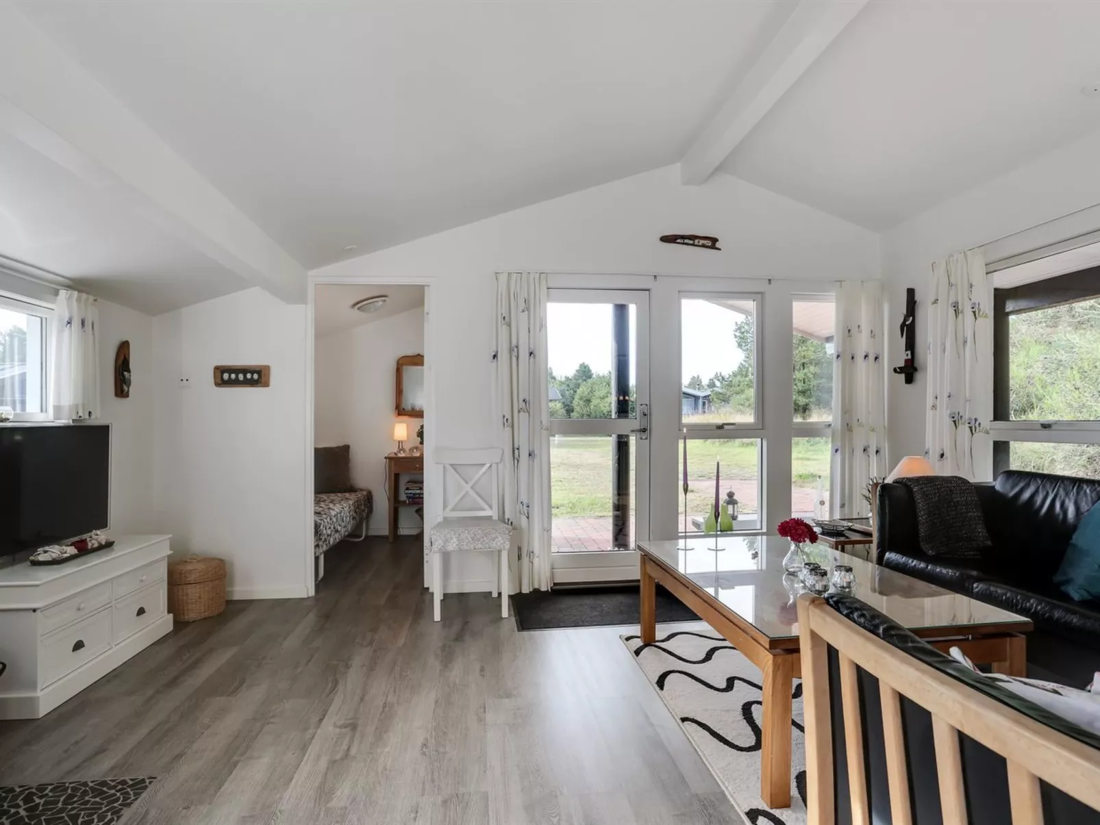 "Poul" - 100m from the sea-Drinnen