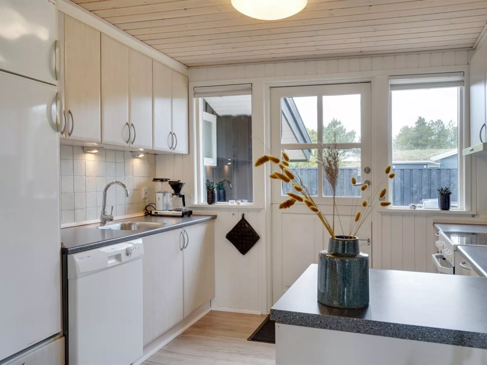 "Monja" - 2.2km from the sea-Drinnen