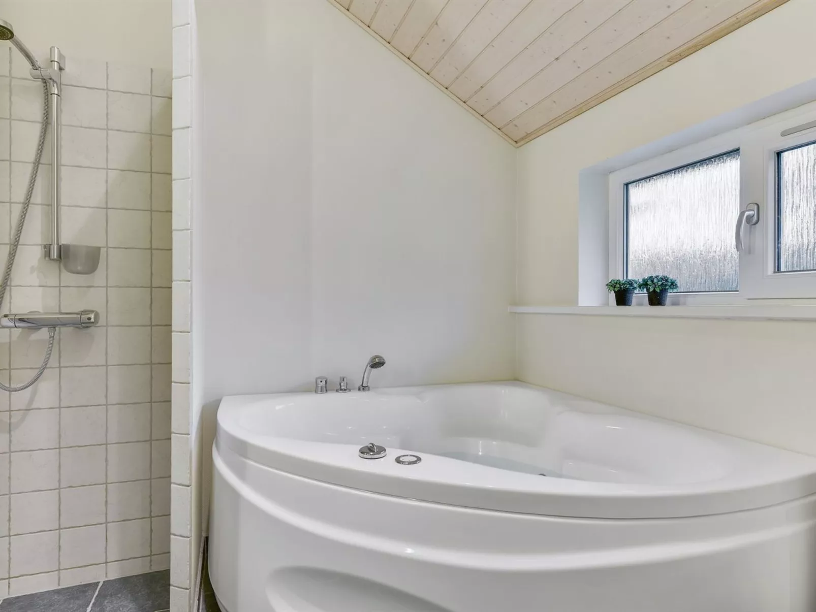 "Anethe" - 100m to the fjord-Inside