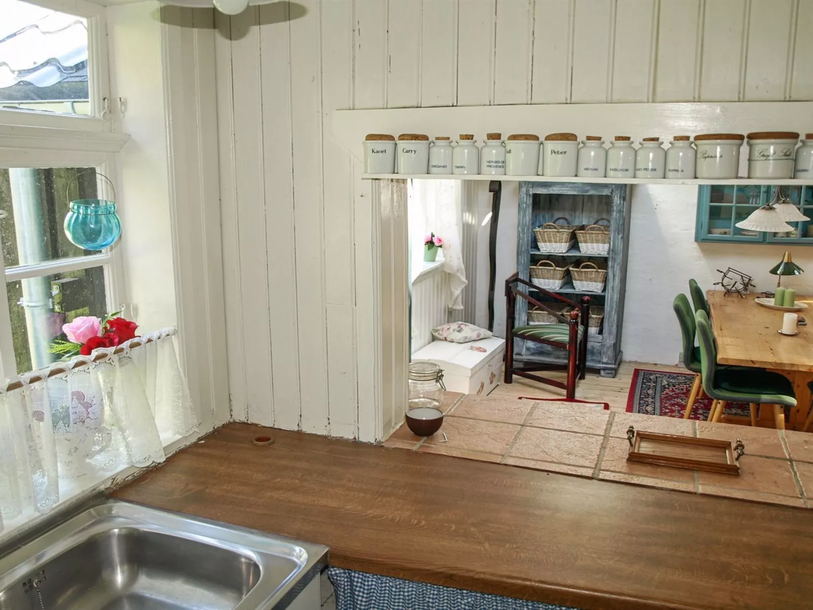 "Laurine" - 2.7km from the sea-Inside