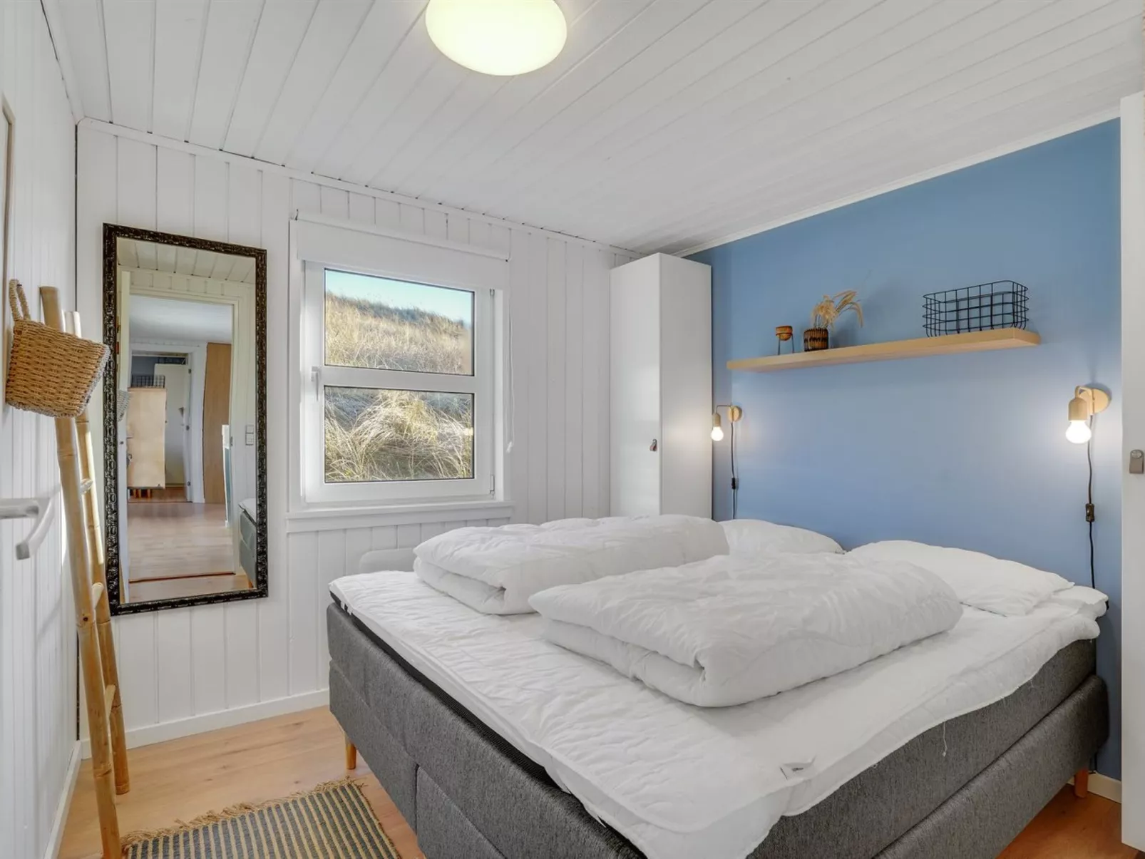 "Assa" -  from the sea-Inside