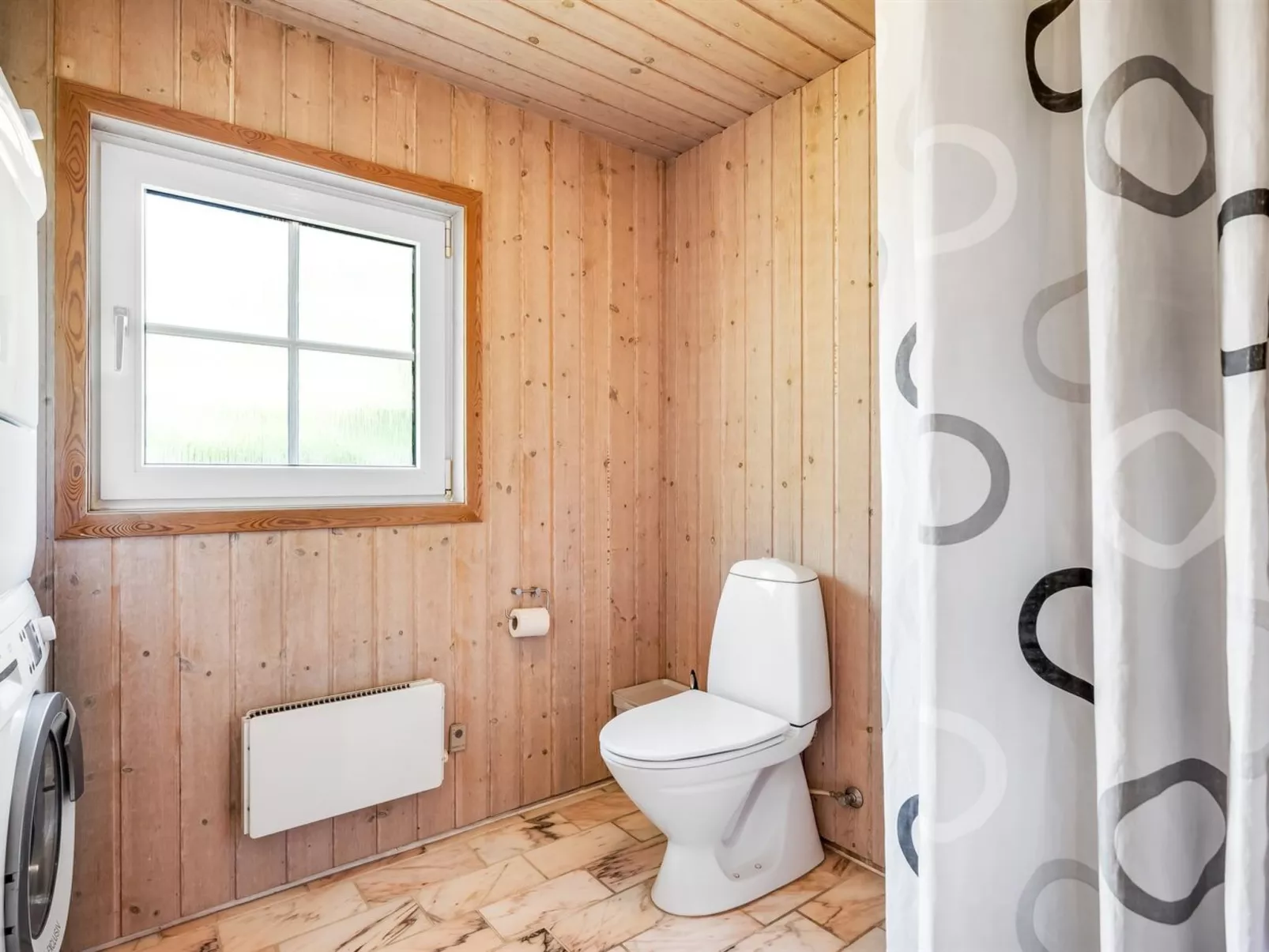 "Gunvald" - 2km to the fjord-Inside