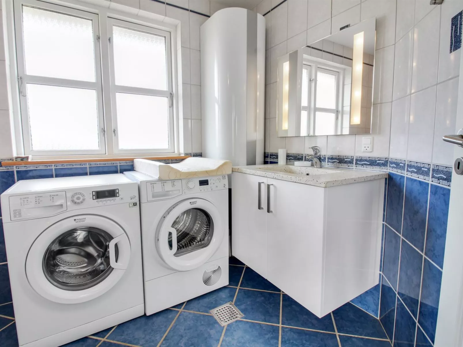 "Arnger" - 300m to the fjord-Inside