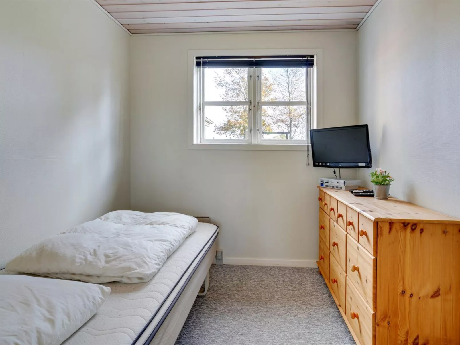 "Swaver" - 300m to the fjord-Inside