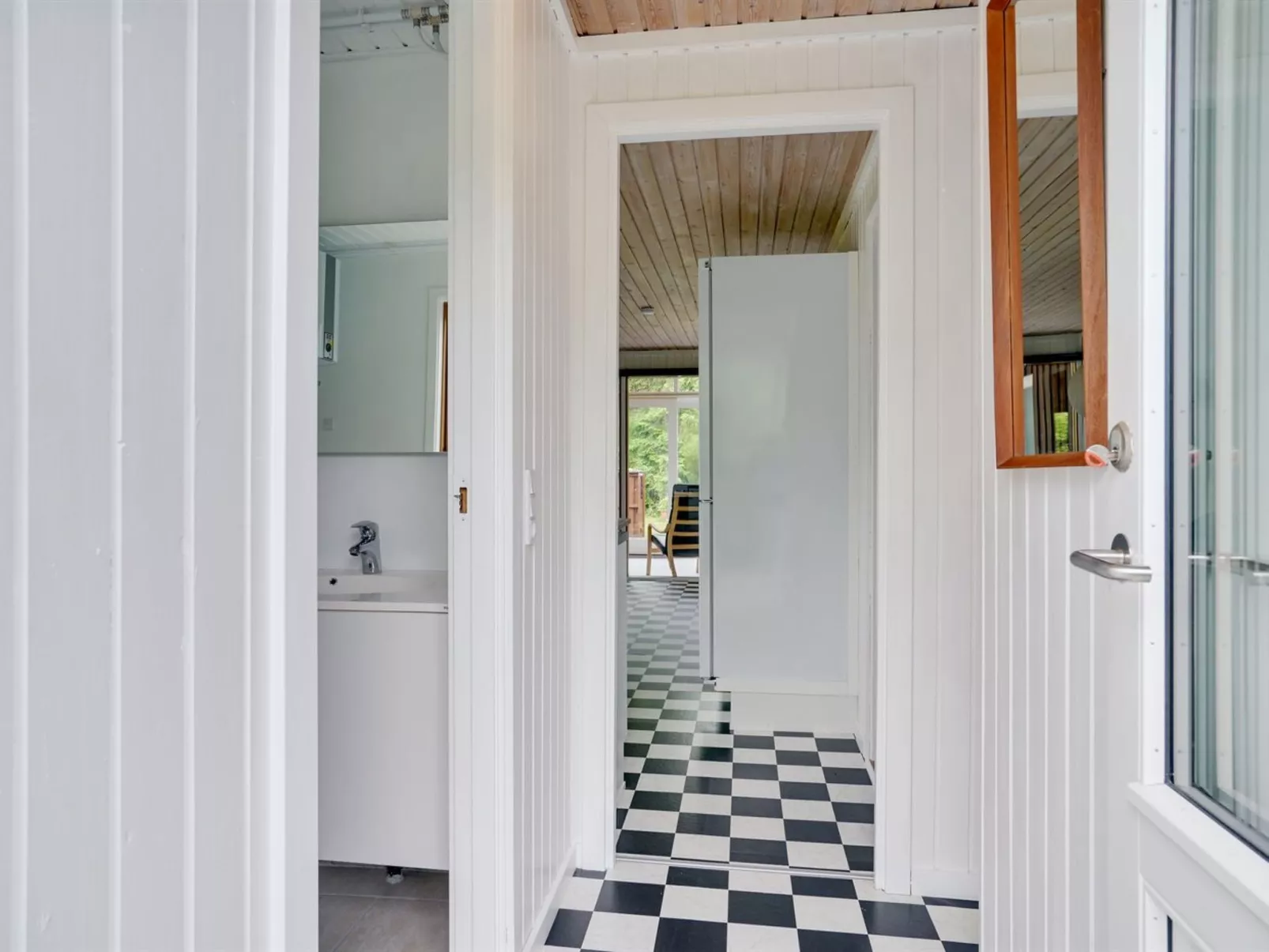 "Soraya" - 700m to the fjord-Inside