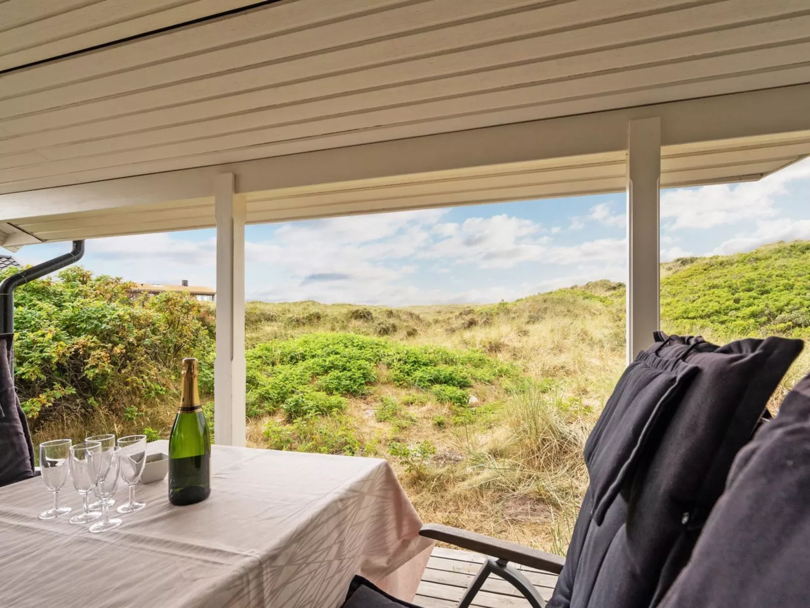 "Aise" - 75m from the sea-Outside