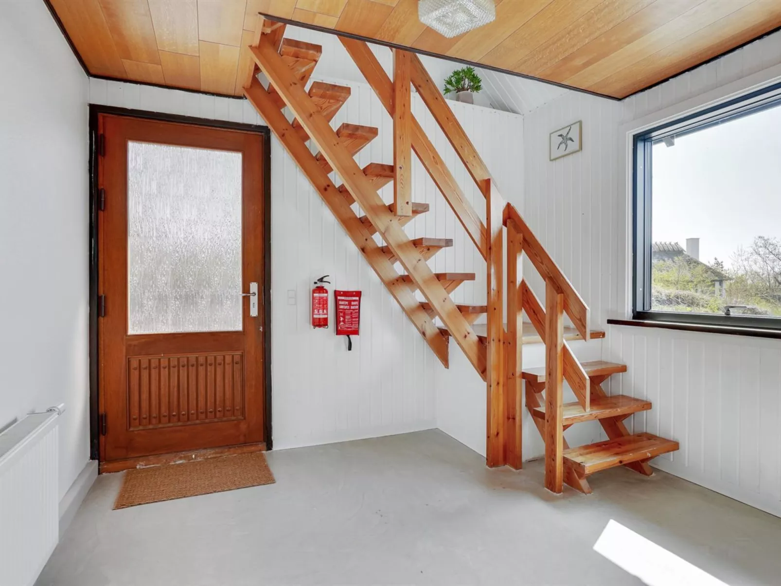 "Emin" - 100m from the sea-Drinnen