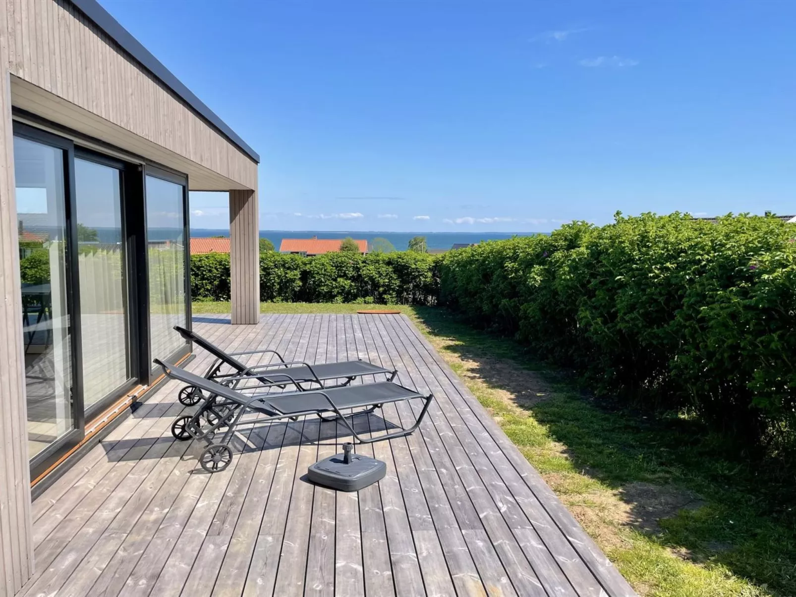 "Ely" - 300m from the sea-Outside