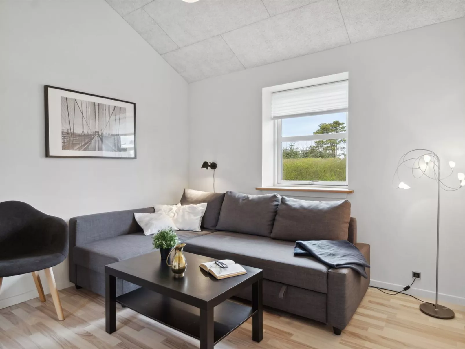 "Ljupco" - 500m to the fjord-Drinnen