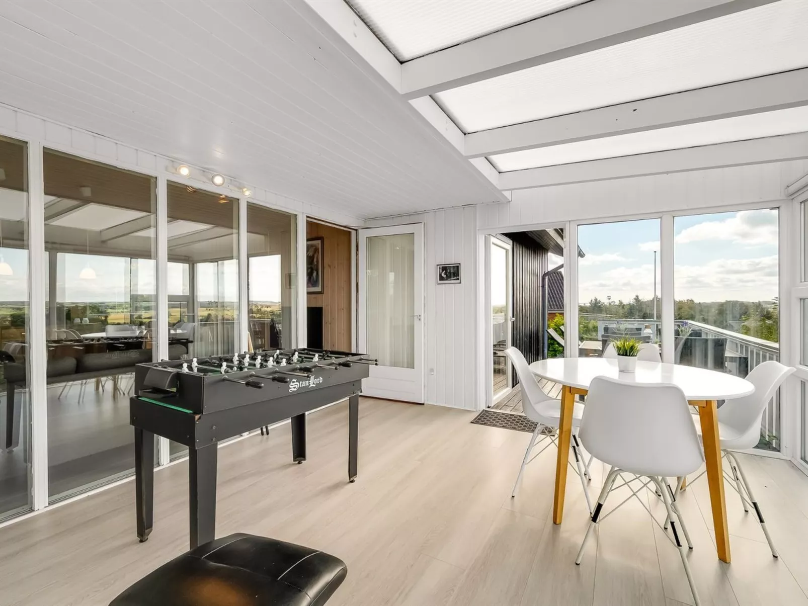 "Brenda" - 300m to the fjord-Inside