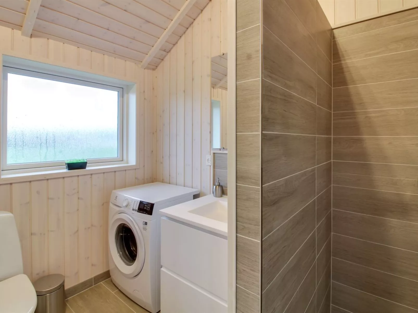 "Gertrude" - 1.1km to the fjord-Inside