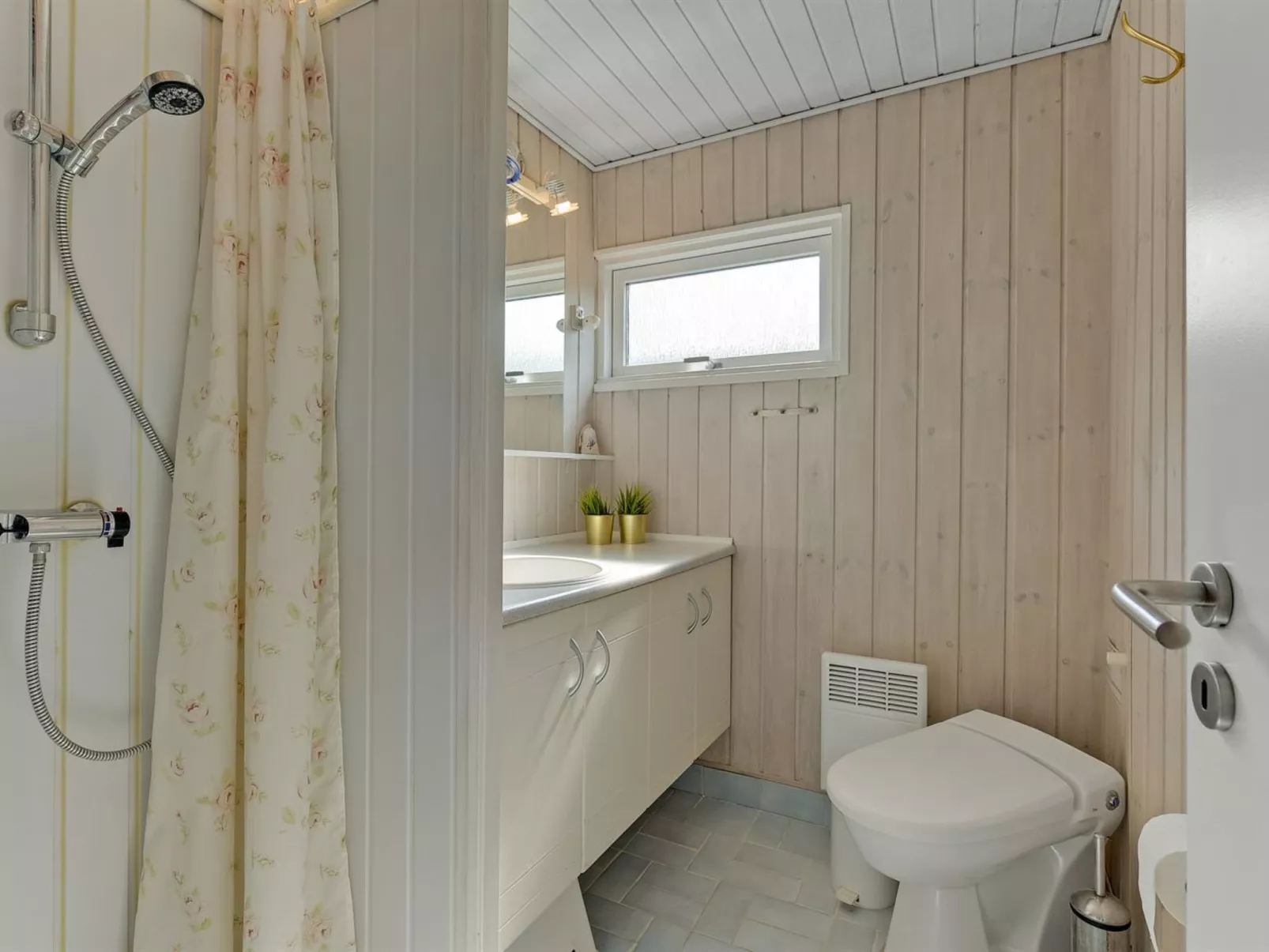 "Eddy" - 50m from the sea-Inside