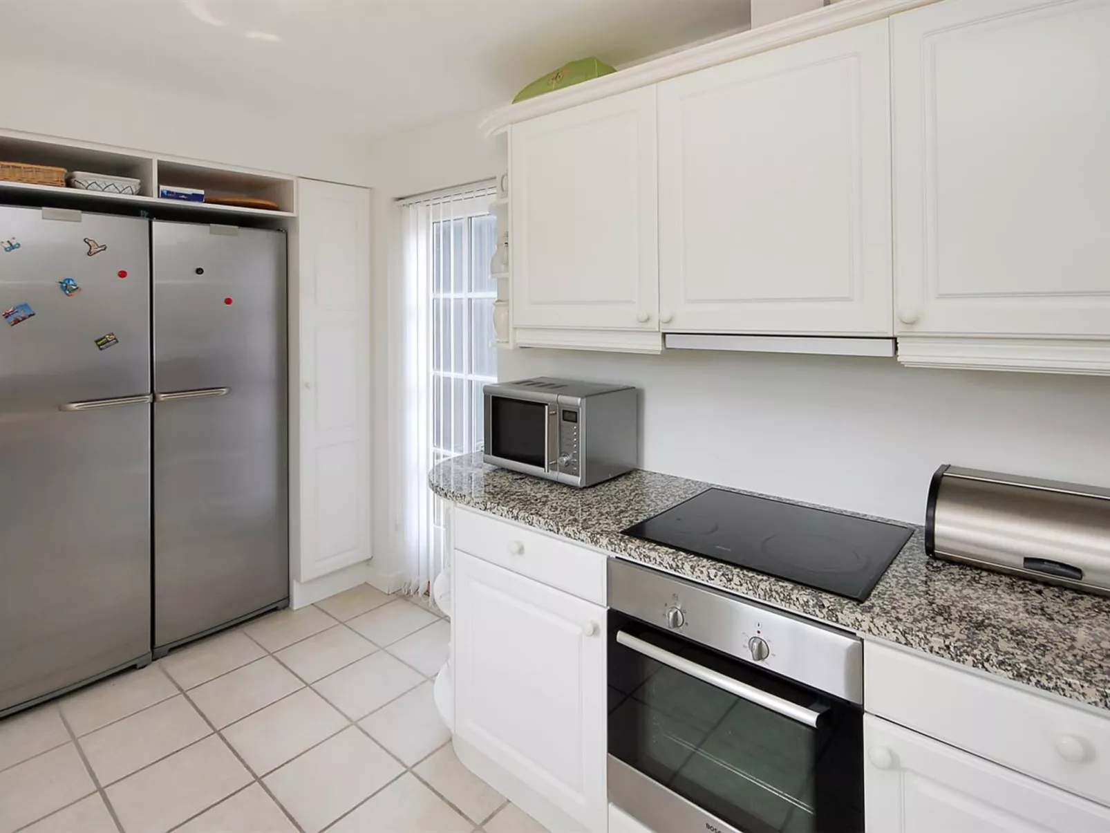 "Alita" - 1.2km from the sea-Drinnen