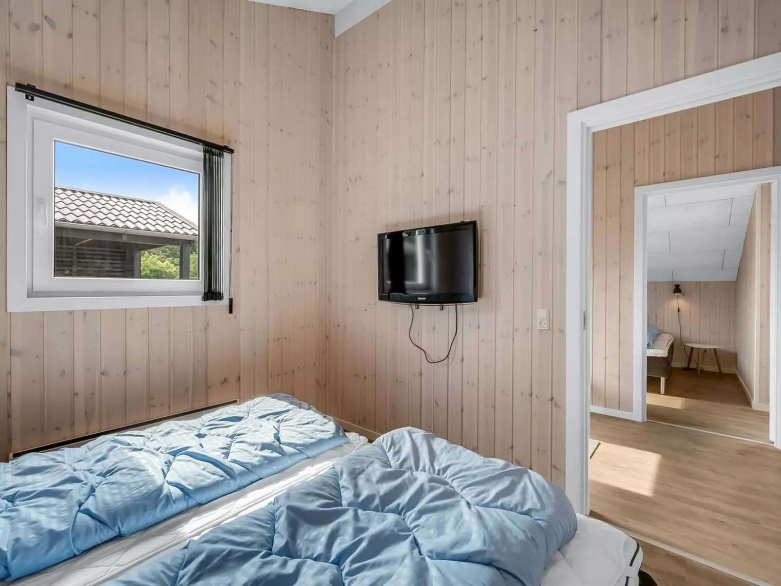 "Leeve" - 1.4km to the fjord-Inside