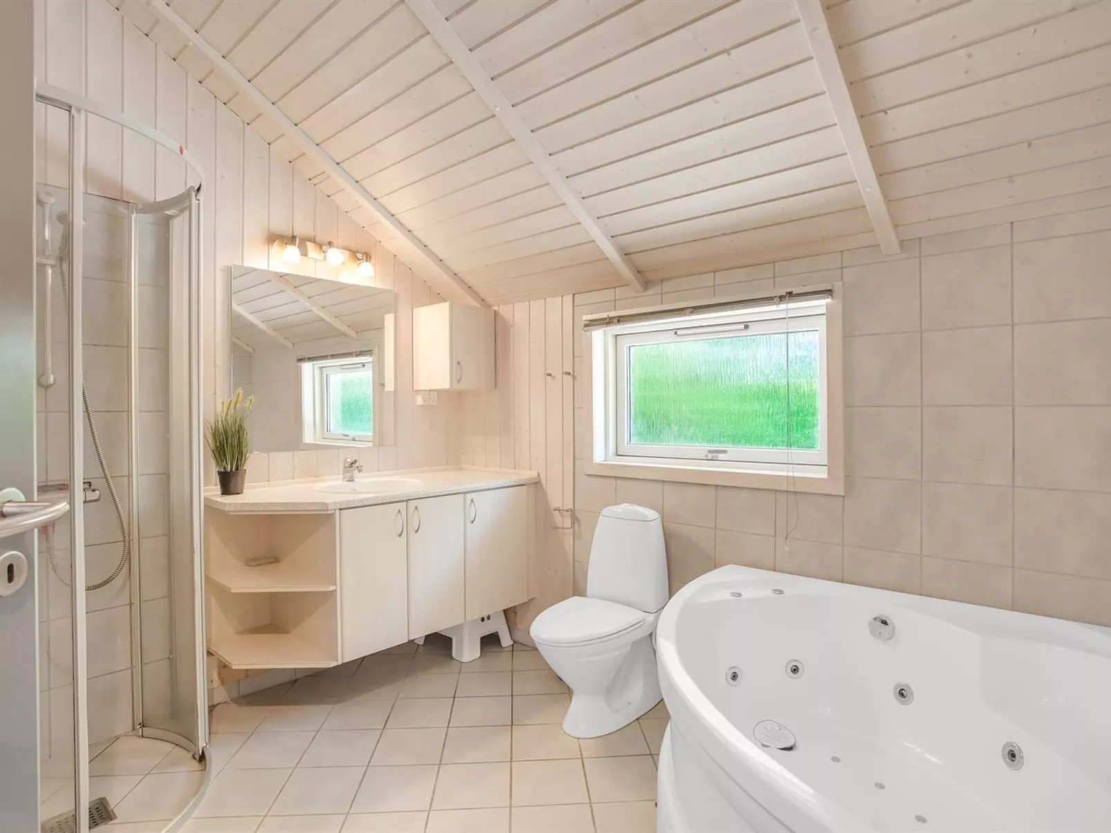 "Isving" - 1.1km to the fjord-Inside