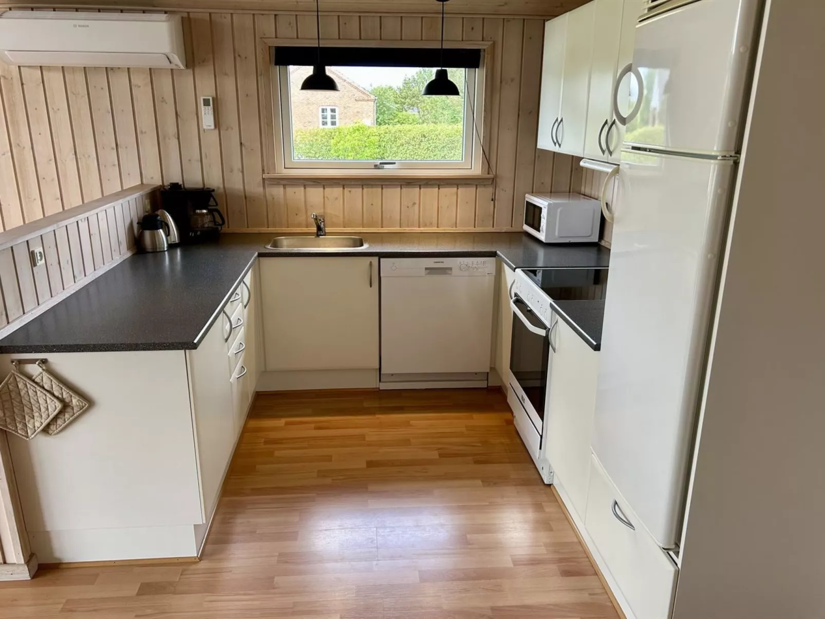 "Picabo" - 750m to the fjord-Inside