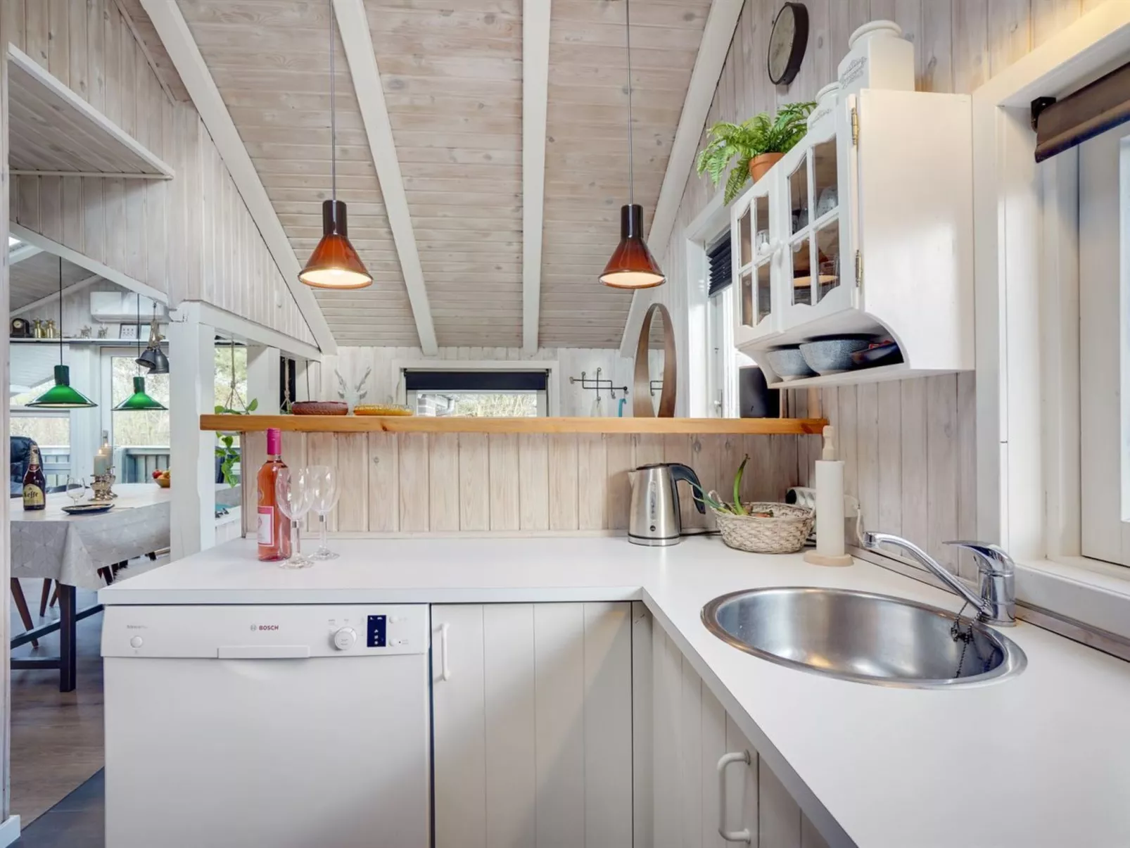 "Gunde" - 300m to the fjord-Inside