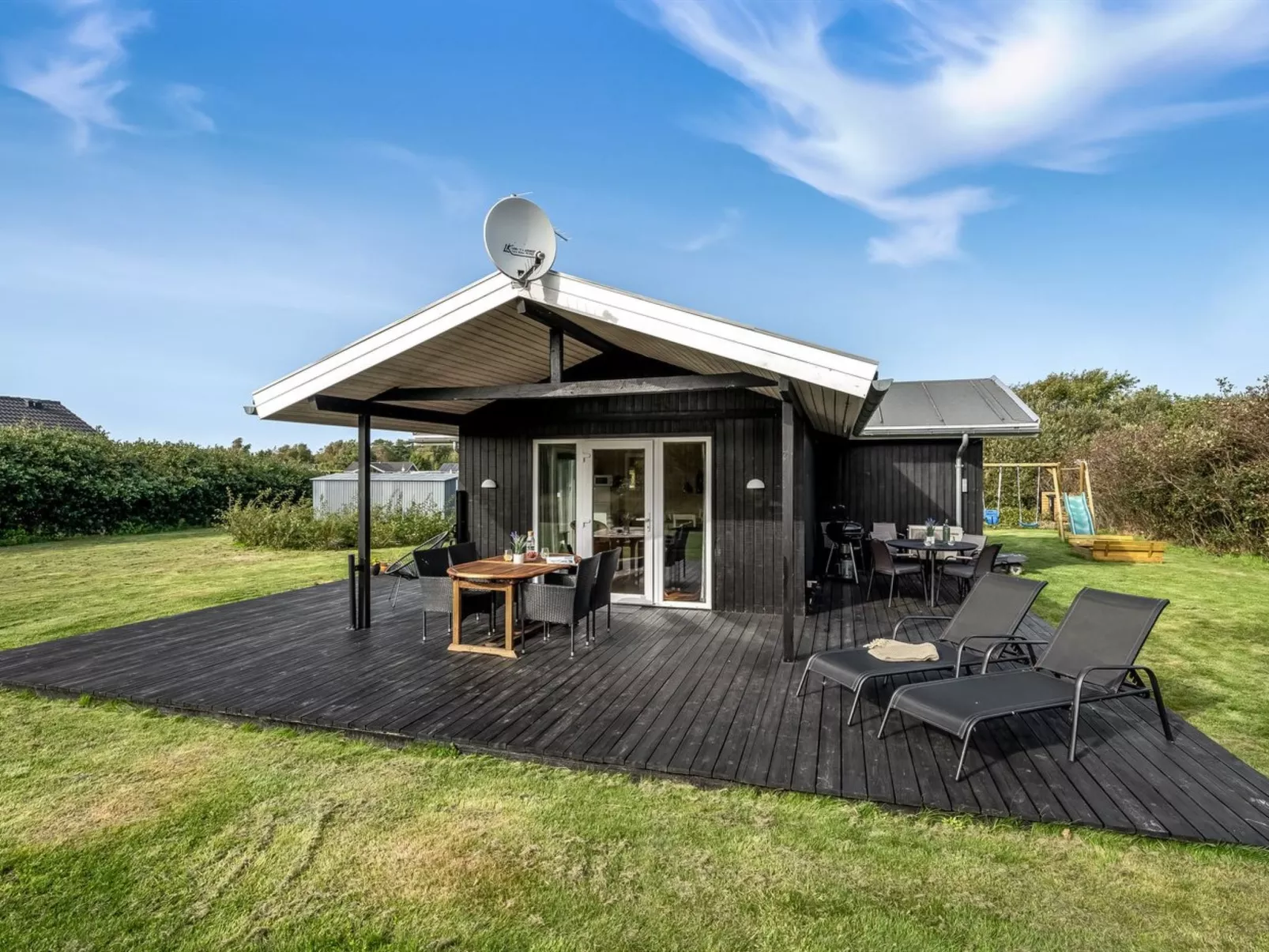 "Holm" - 700m to the fjord-Outside