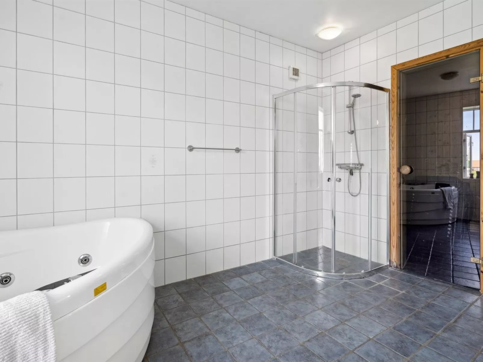 "Adine" - 13km from the sea-Inside