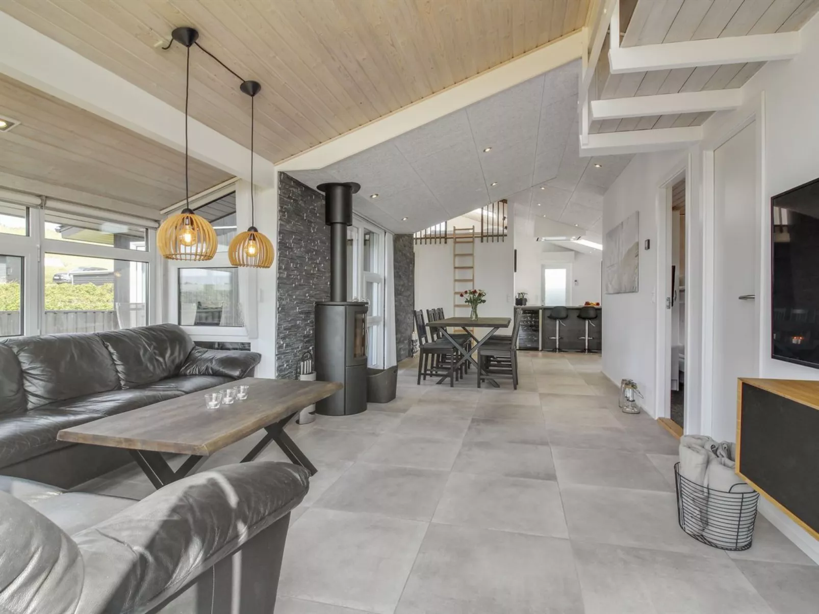 "Hroswitha" - 100m from the sea-Inside