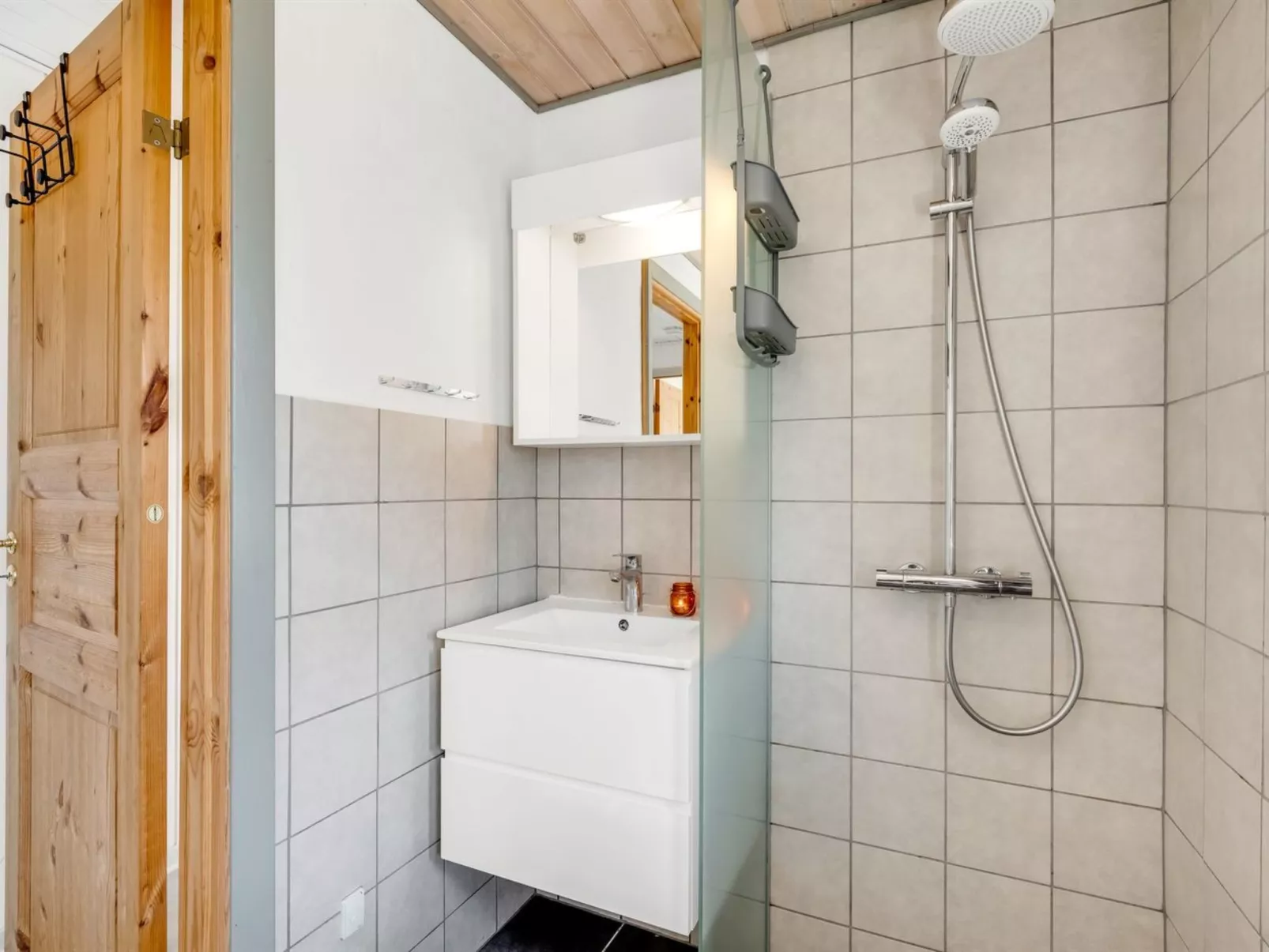 "Knag" - 800m to the fjord-Dedans