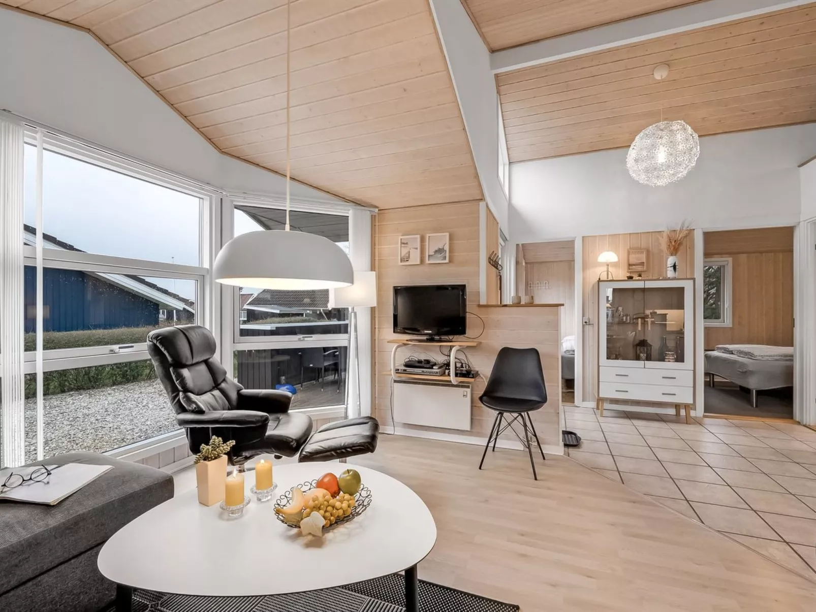 "Marten" - 1.2km to the fjord-Inside