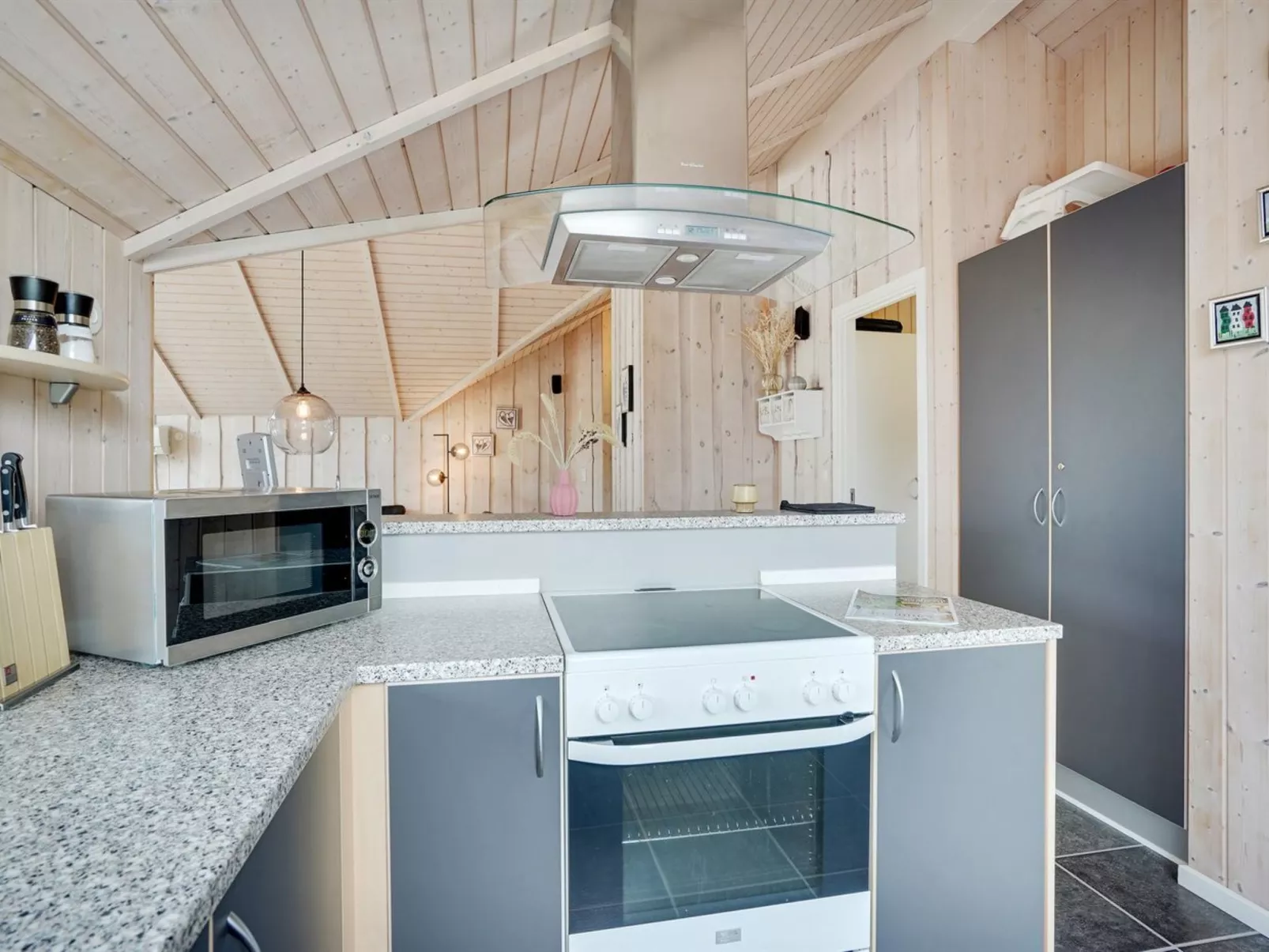 "Chermeine" - 1.2km to the fjord-Inside